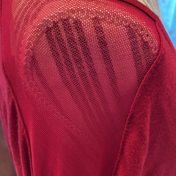 Active Wine Colored Top size Medium - Picture 14 of 16